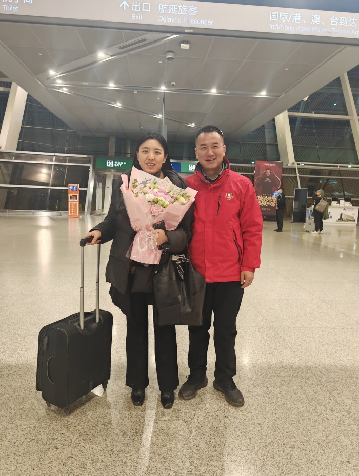 安徽牛商匯謝長富會長機場接機